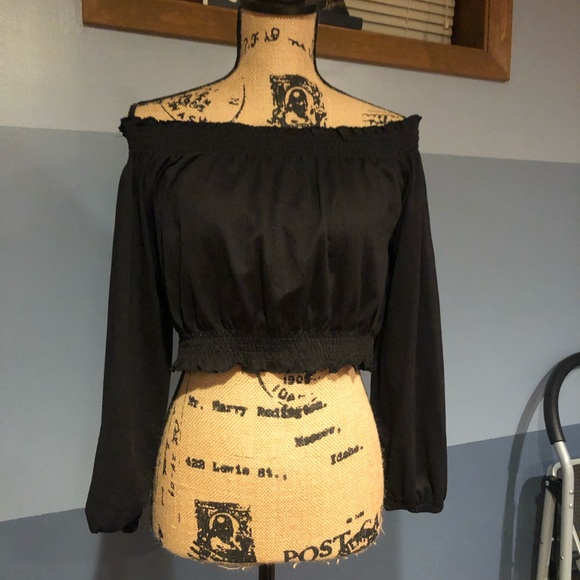 H&M Tops - Off Shoulder boho peasant crop top